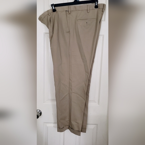 Dockers Khaki Pants Mens Size 40x30 Tan Pocket Pleated Front Relaxed Comfort Fit - Picture 6 of 9